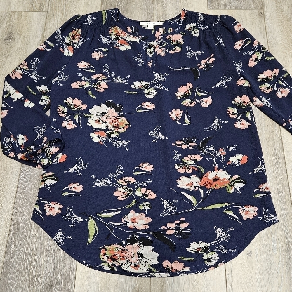 Fun 2 Fun Stitch Fix Kenmore Navy Blue Floral Split Neck Blouse Top Women Small